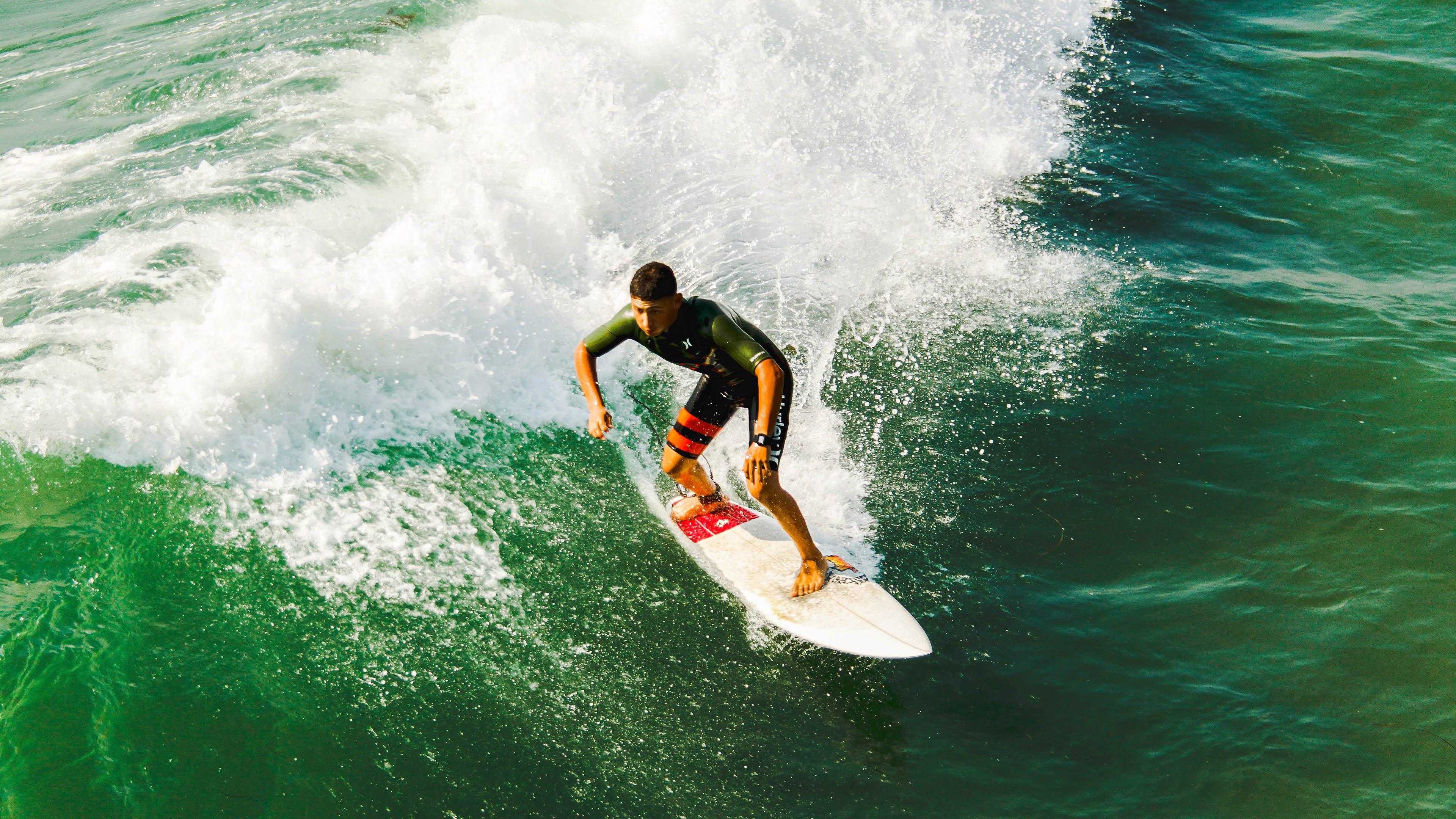 西甲联赛激战正酣，豪门争霸悬念迭起